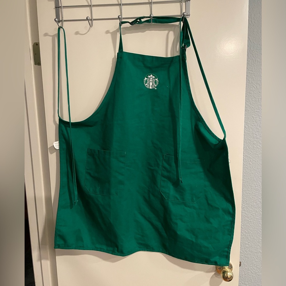 Official Starbucks Coffee Barista
Green Apron One-Size-Fits-All
2Front Pockets